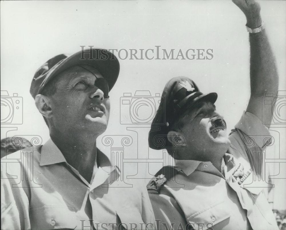 1969 Press Photo Israeli Moshe Dayan &amp; Mordecai Hod - Historic Images