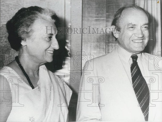 1981 Press Photo Mrs.Indira Gandhi Prime Minister India & Mr Cheysson of France - Historic Images