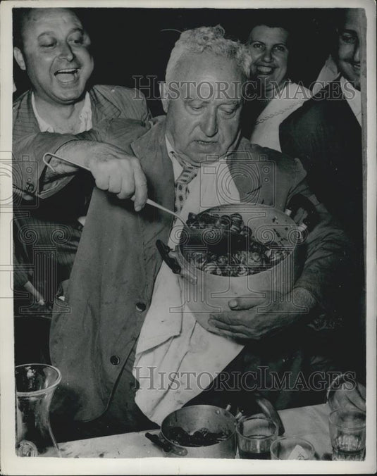 1955 Press Photo Snail Feast in Rome in the St. Giovanni Quarters - Historic Images