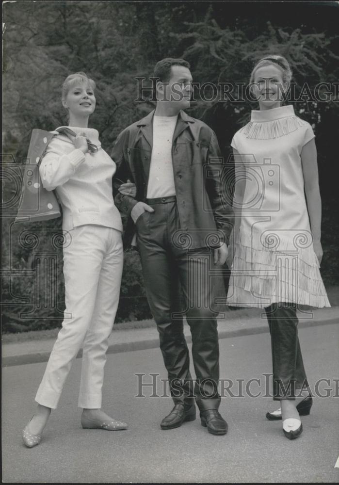 1960 Press Photo Leather Fashion Parade - Historic Images