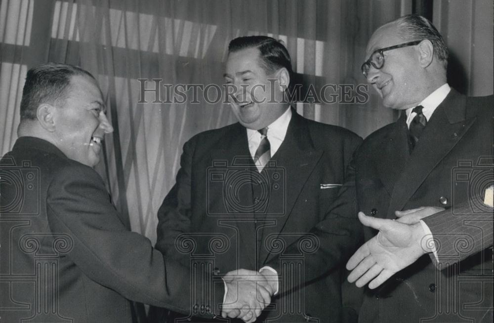 1958 Press Photo Socialist Leaders & Robert Lacoste Shake Hands - Historic Images