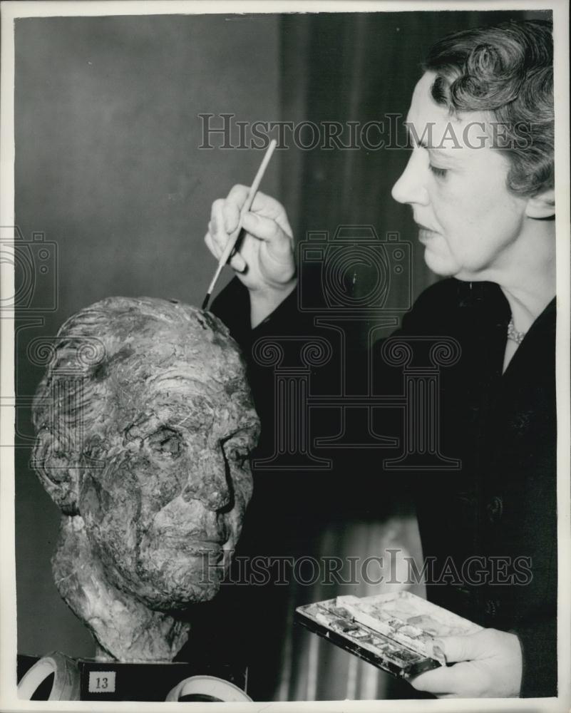 1954 Press Photo Sculptress Miss Kate Parbury - Historic Images