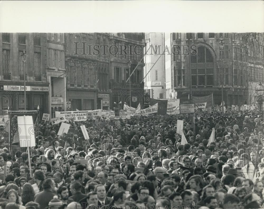 1971 Press Photo Demonstration against the industrial relations bill. - Historic Images