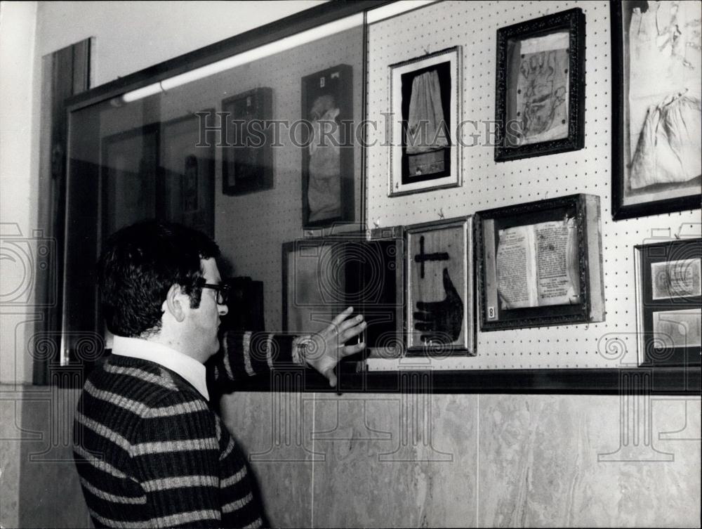 Press Photo The exposition of the signs of the &#39;Saint souls of the Purgatory&quot;,&quot;, - Historic Images