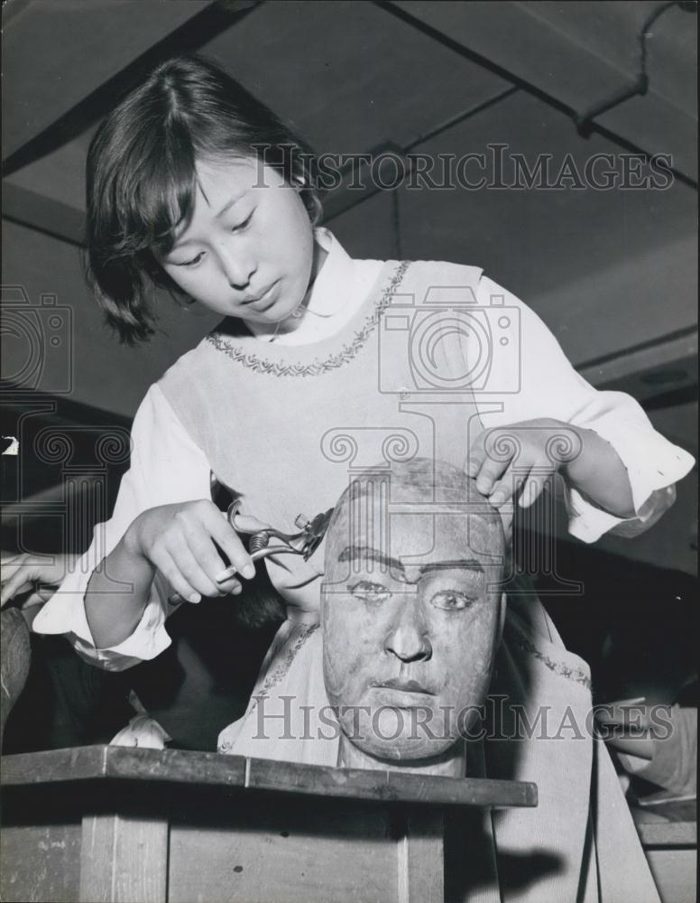 Press Photo Japanese Beautician Student - Historic Images