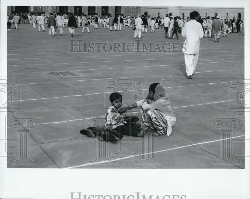 Press Photo Holy Eid Festival, Badshahi Mosque, Lahore, Pakistan - Historic Images