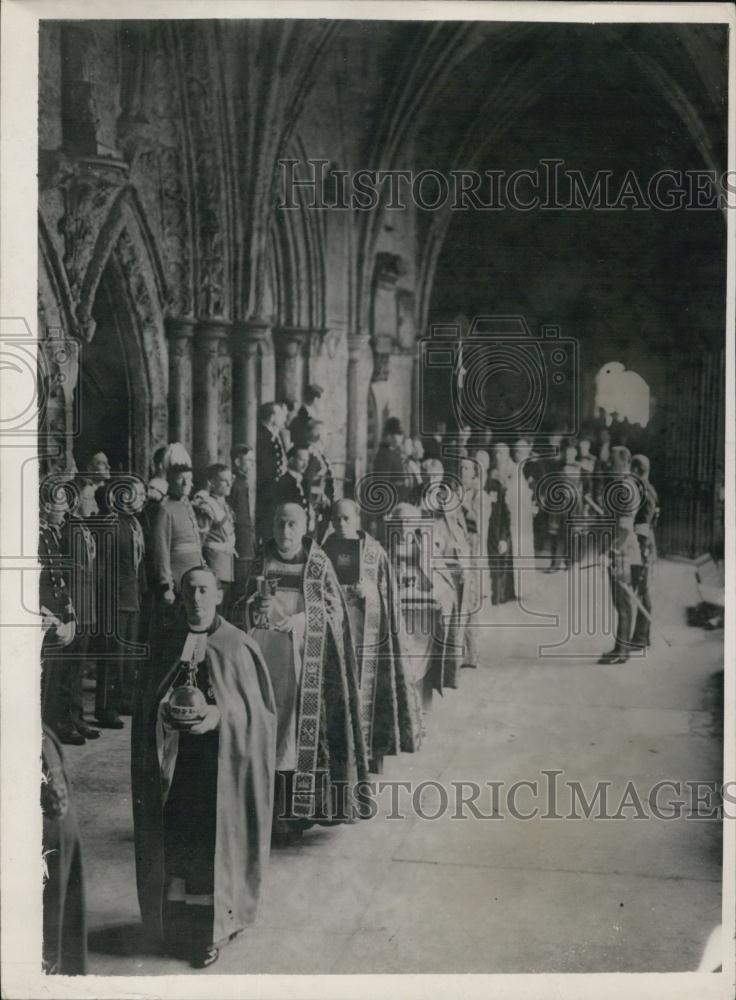 1937 Press Photo Regalia Carried in Procession to the Coronation Ceremony - Historic Images