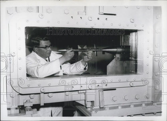 1959 Press Photo Dr William Hilton, Model of Guided Missile, Wind Tunnel - Historic Images