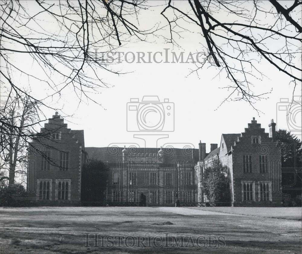 Press Photo A very large old house - Historic Images