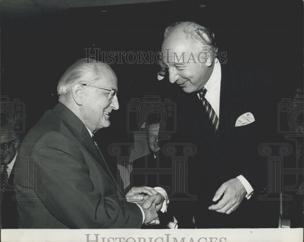 1973 Press Photo Walter Scheel ,W Ger &amp; Otto Winzer E Ger - Historic Images