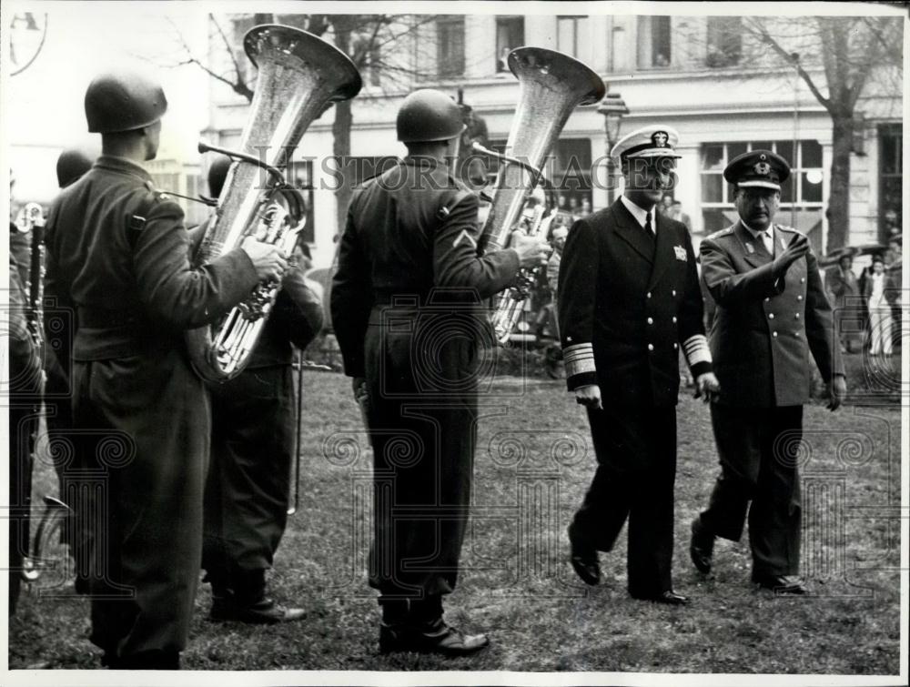 Press Photo Admiral J Wright, NATO Commander, General Hans Speidel - Historic Images