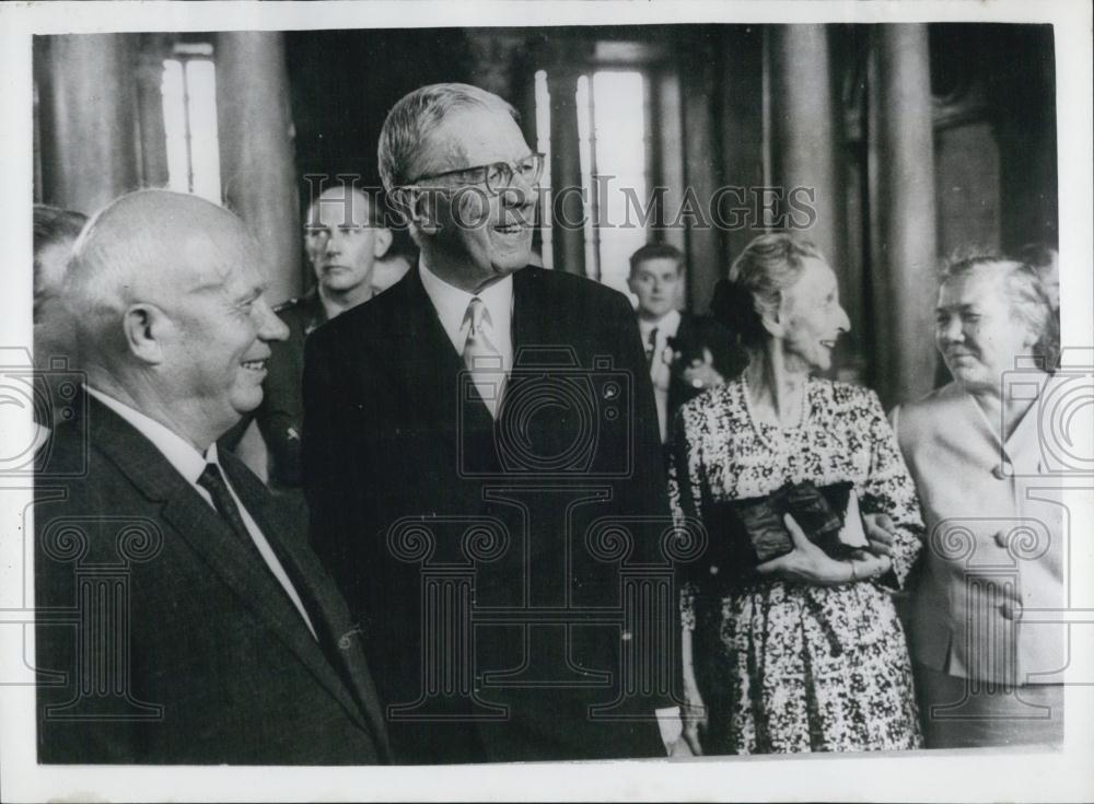 1964 Press Photo Russian Prime Minister Khruschev Meets King Gustav Adolf Sweden - Historic Images