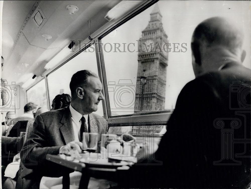 Press Photo Seeing London in Luxury from Double Deck Sightseeing Bus - Historic Images