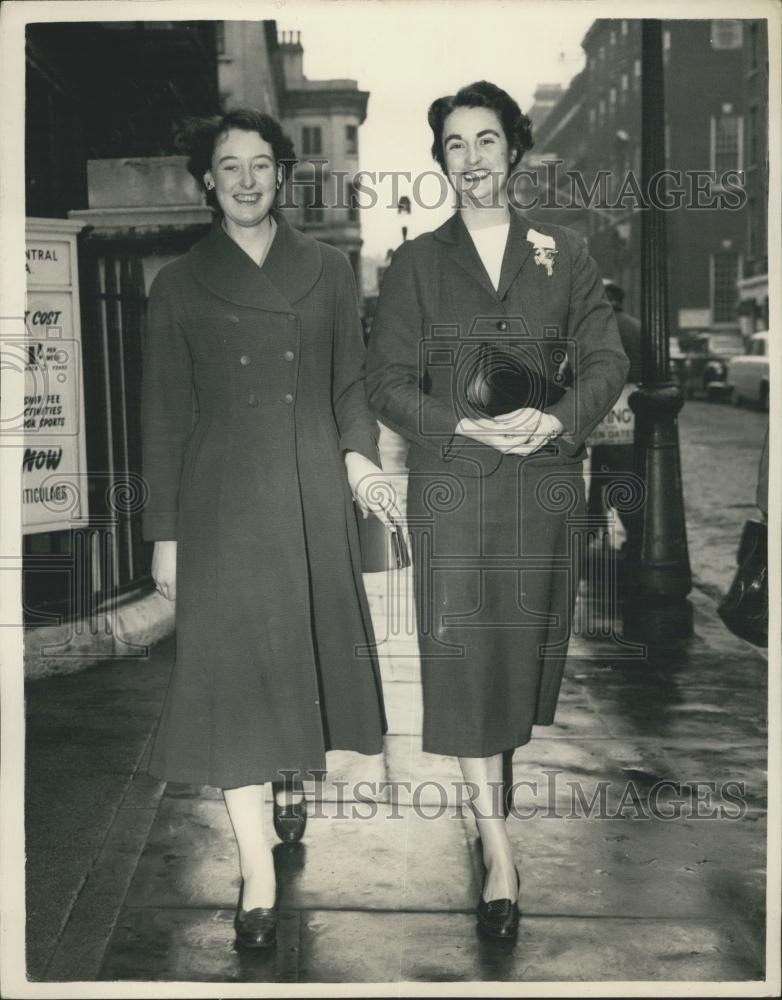 1955 Press Photo Two young London Policewomen prepare for three months tour - Historic Images