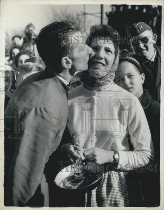 1961 Press Photo Carol Vorley Wins Pancake Day Race, Verger Cyril Parker - Historic Images