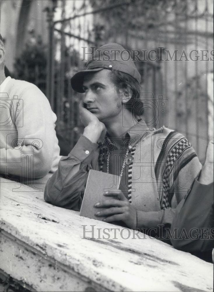 1967 Press Photo Spanish Square Long Haired Man Shop Traders Protest - Historic Images