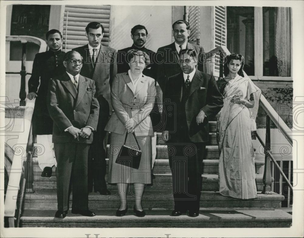 1953 Press Photo Queen Juliana Receiving Pakistani Journalists Scestdijk Palace - Historic Images