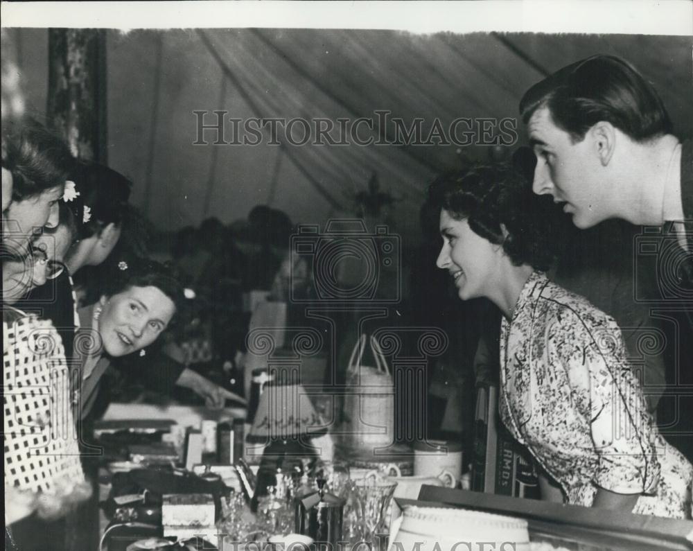 1985 Press Photo Queen Mother Organises Sale Of Work Queen And Princess Margaret - Historic Images