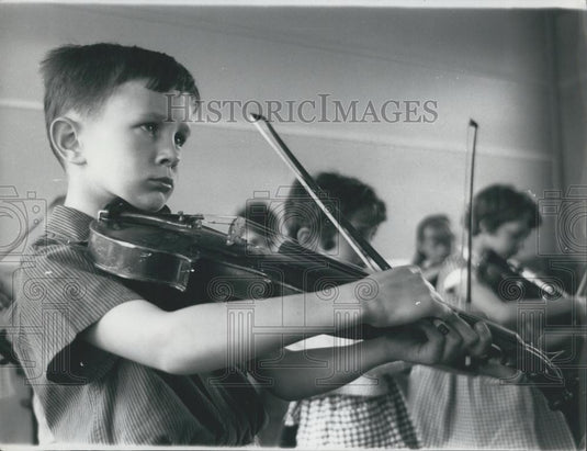 Press Photo Sound Of Music violin - Historic Images