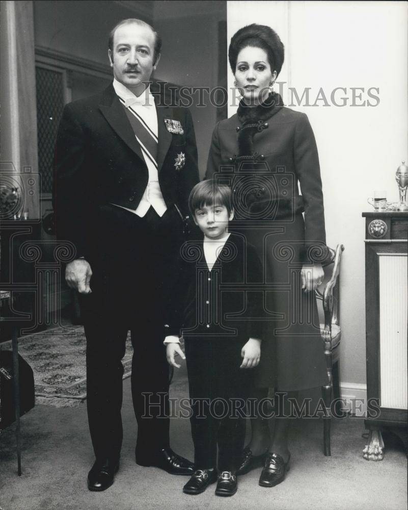 1971 Press Photo Indian Ambassador Zaid Al Rifa&#39;l With Wife Son In London - Historic Images