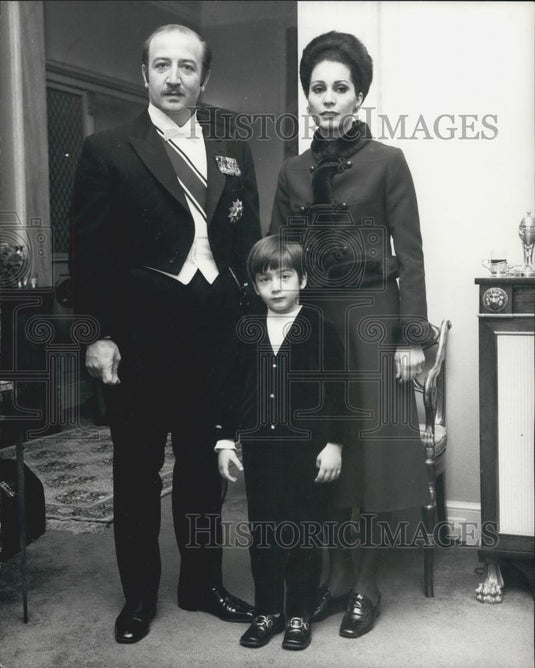 1971 Press Photo Indian Ambassador Zaid Al Rifa'l With Wife Son In London - Historic Images