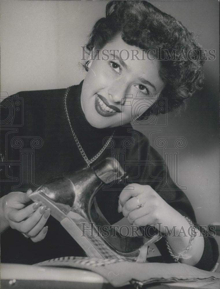 1954 Press Photo Iron, German Inventor Exhibition - Historic Images