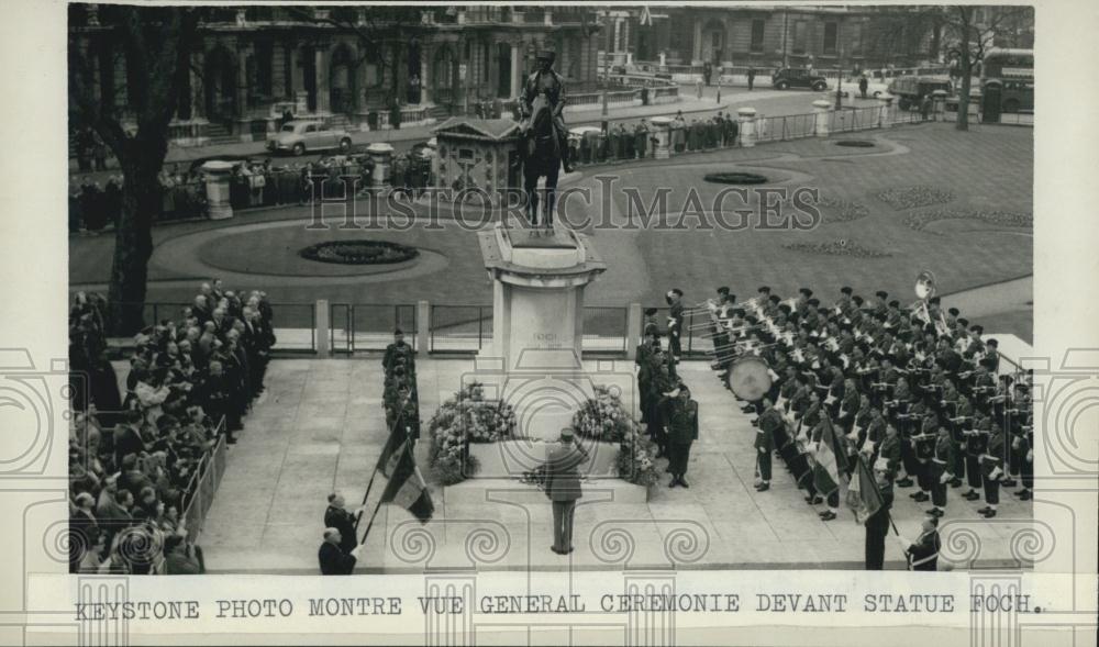 1960 Press Photo French Pres De Gualle In London At Ceremonie Devant Statue Foch - Historic Images