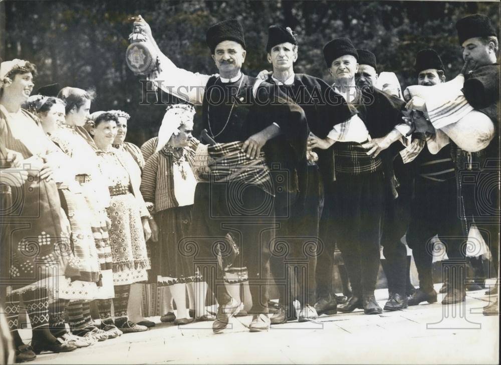 1971 Press Photo Dance Of The Old Folks At The Folklore Festival In Bulgaria - Historic Images