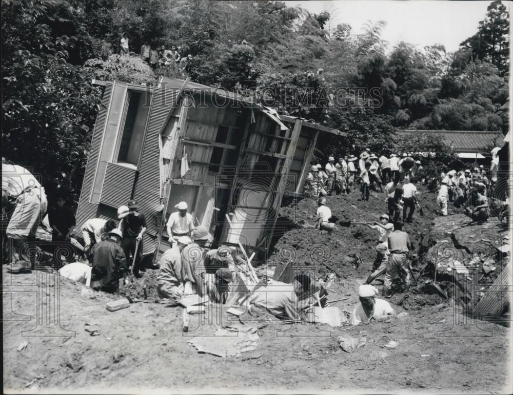 Press Photo Huge landslide disaster at Kawasaki, Japan - Historic Images