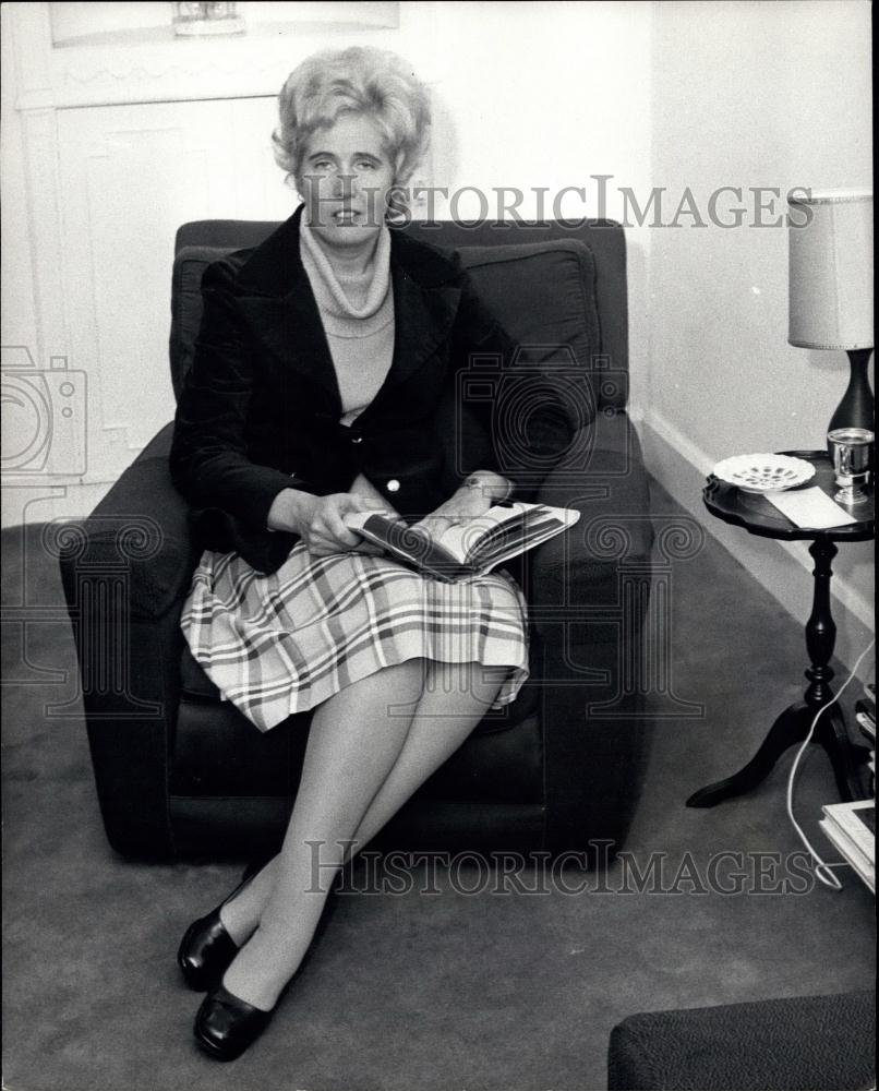 1974 Press Photo Mrs. Marcia Williamsbecomes a life peeress - Historic Images