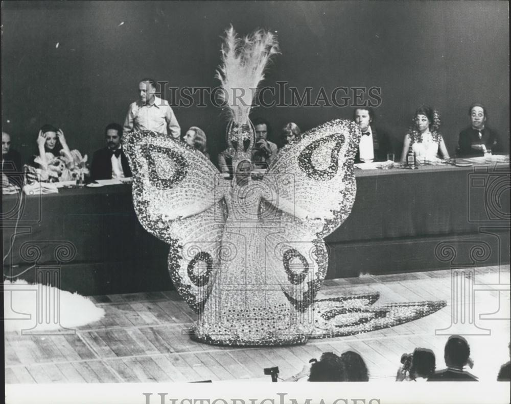 Press Photo Carnival Time Rio Woman In Butterfly Costume - Historic Images