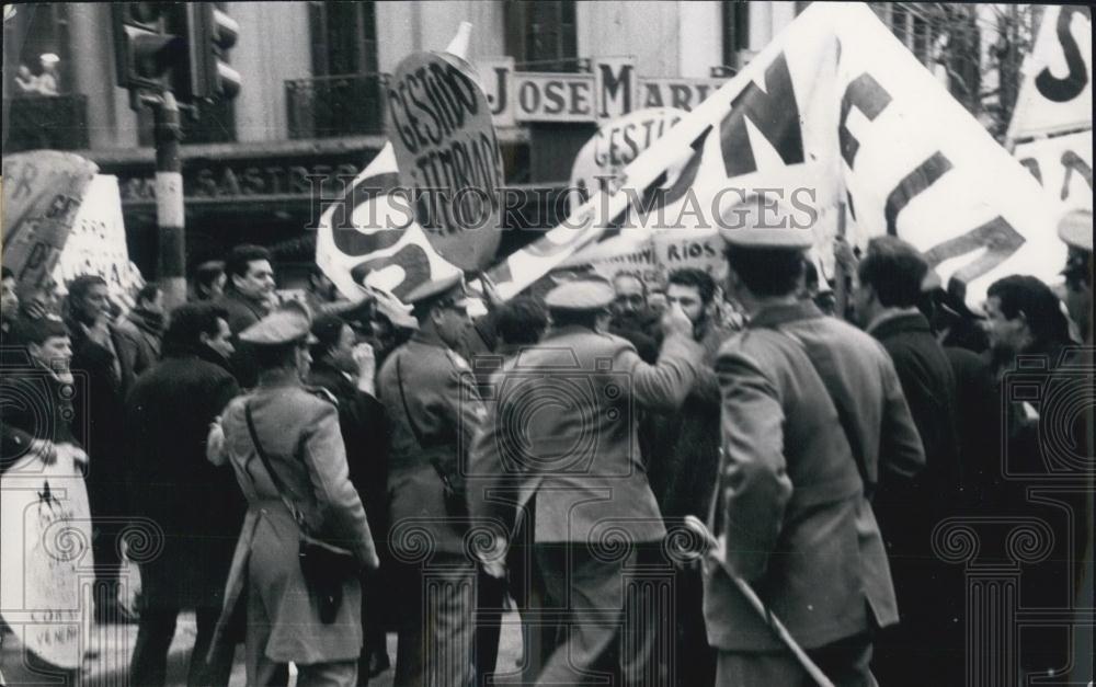 1967 Press Photo Press Workers on a Demonstration in Montevideo - Historic Images