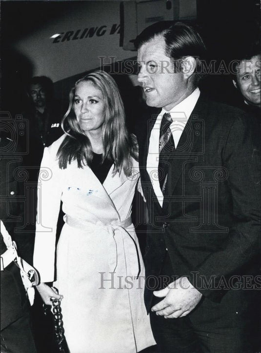 Press Photo Senator Ted Kennedy And Joan In Sweden For Social Medicine Study - Historic Images