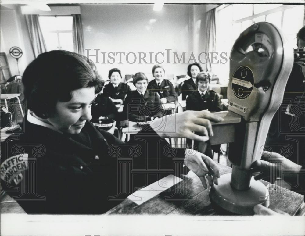 1965 Press Photo 11 Women Become Traffic Wardens In London For 1st Time - Historic Images