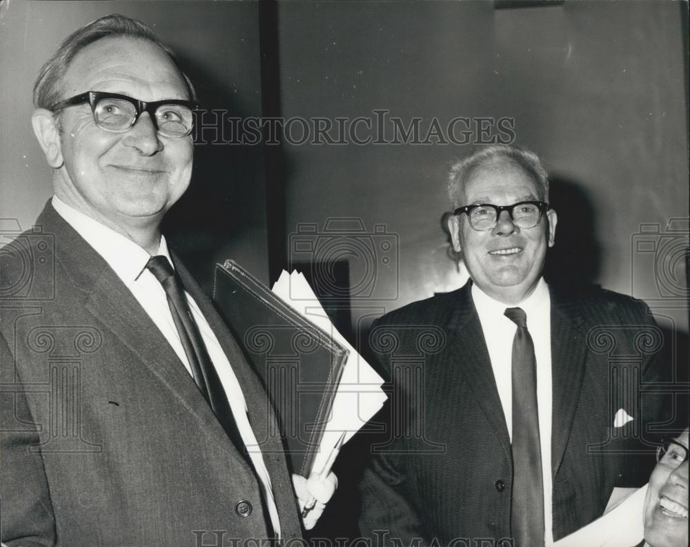 1970 Press Photo Dockers Delegates Meeting In London - Historic Images