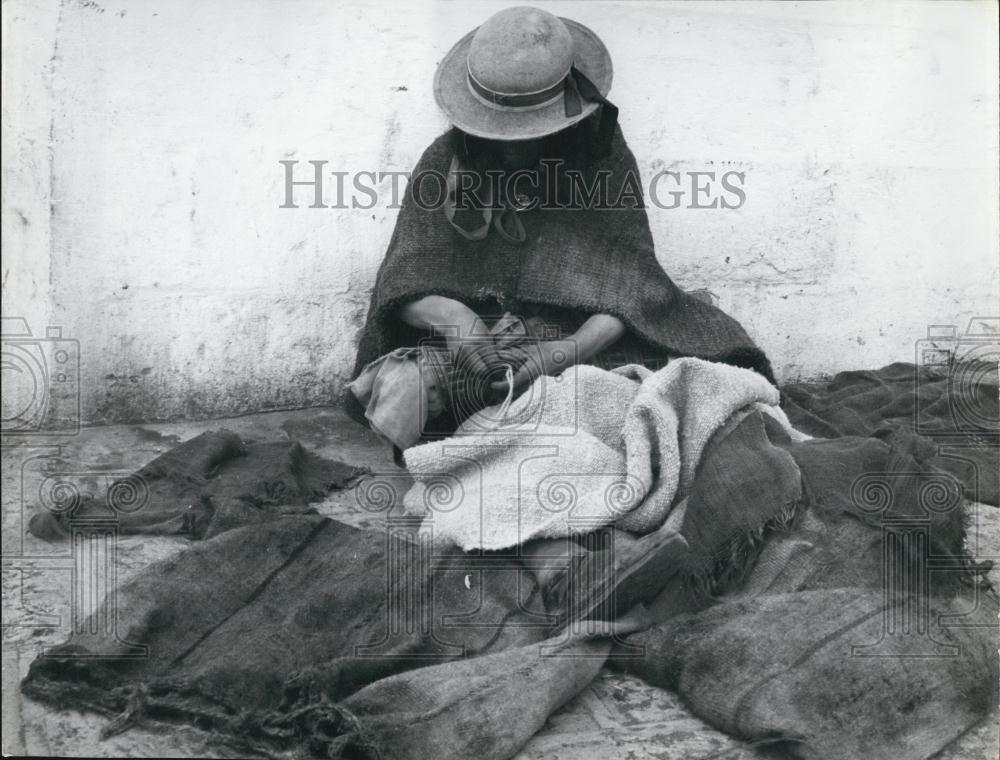 Press Photo Man with Burlap - Historic Images