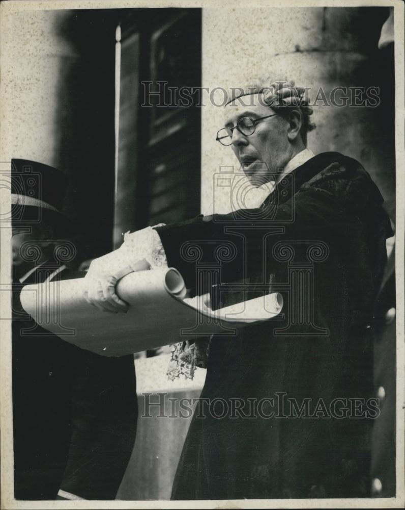 1955 Press Photo City Of London Crier J R Poland Reads Dissolution Of Parliament - Historic Images