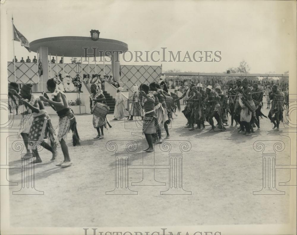 1956 Press Photo Tribal Dance For The Queen, The Royal Nigerian Tour - Historic Images