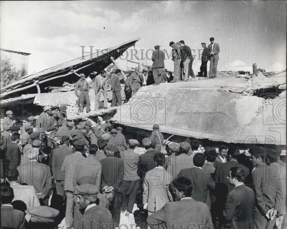 Press Photo Earthquake disaster in Eastern Turkey - Historic Images