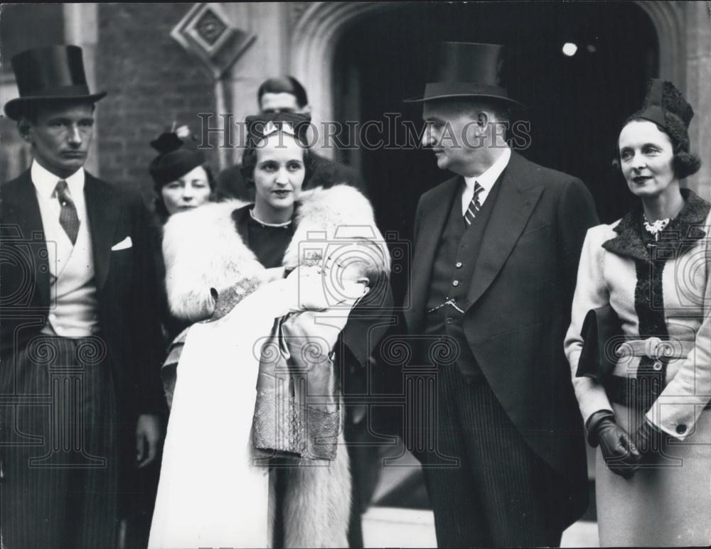 Press Photo Hon. M. Barry &amp; son &amp; Prof Lindeman &amp; Mrs. O Ward. - Historic Images