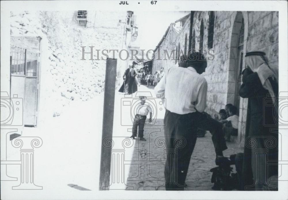 1967 Press Photo Jerusalem in the after math of the war, Old City near VIA Doror - Historic Images