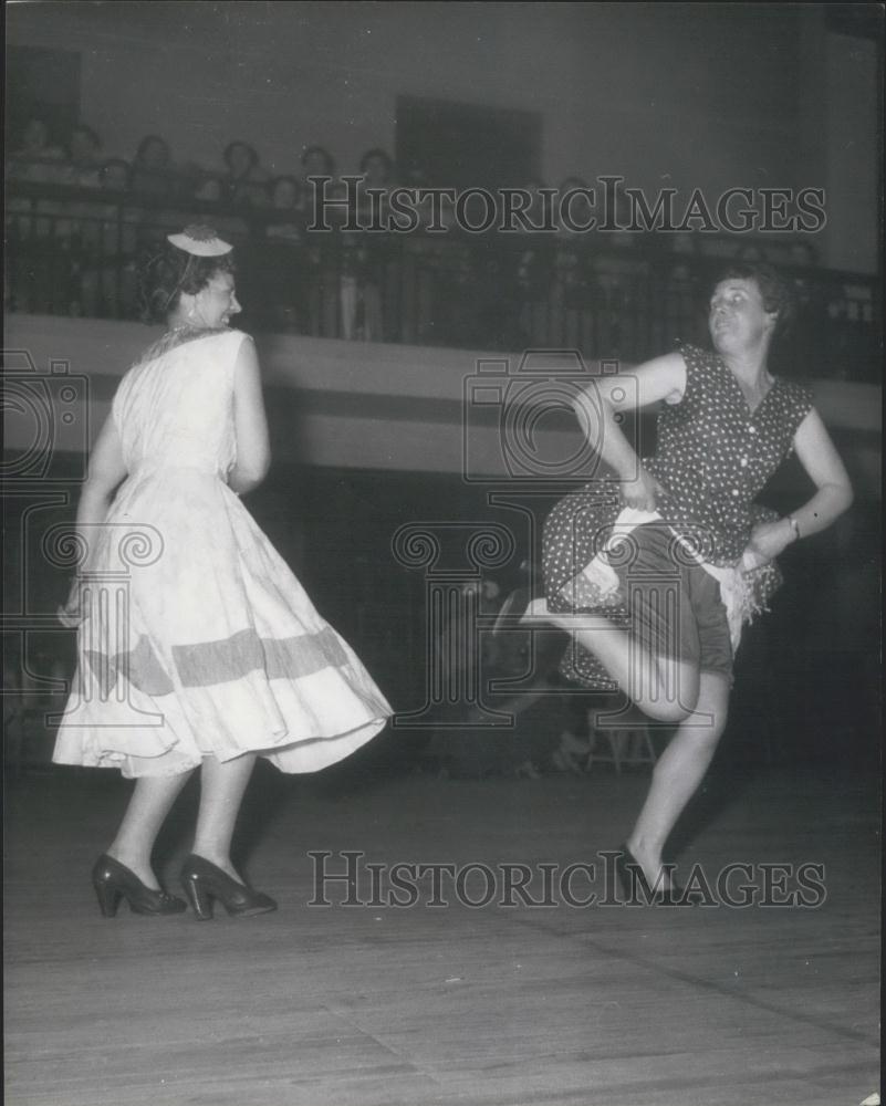 Press Photo Mrs Mopps Ball, Charladies of London - Historic Images