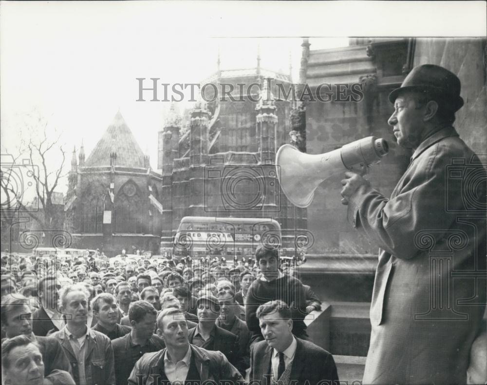 1968 Press Photo London dockers today Marched on the House of Commons - Historic Images