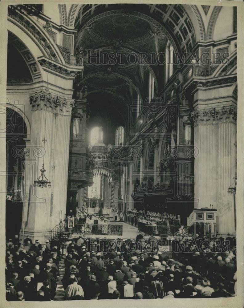 1958 Press Photo Queen Elizabeth Attending St. Paul&#39;s Dedication Ceremony - Historic Images