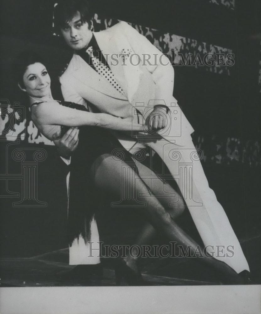 1969 Press Photo Actor Alain Delon &amp; ZiZi Jeanmarie in TV Show - Historic Images
