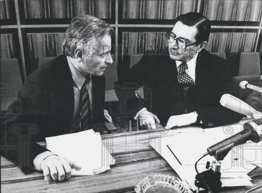 Press Photo Traube-Case Interior Federal Minister Werner Laihofer Discussion - Historic Images