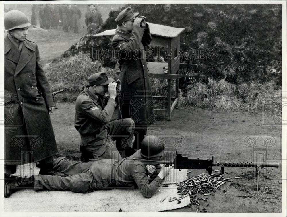 Press Photo Soldiers German Federal Republic Train Using American Arms Hardtberg - Historic Images