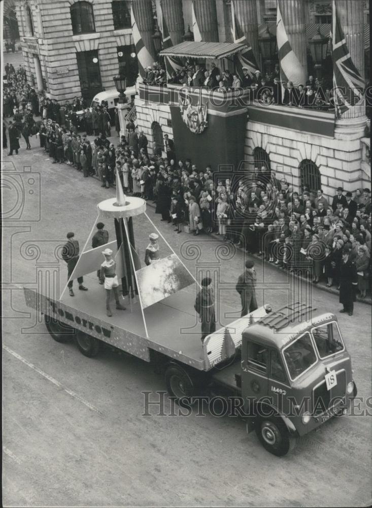 1958 Press Photo Sir Harold Gillett Lord Mayor London Mansion procession cadets - Historic Images