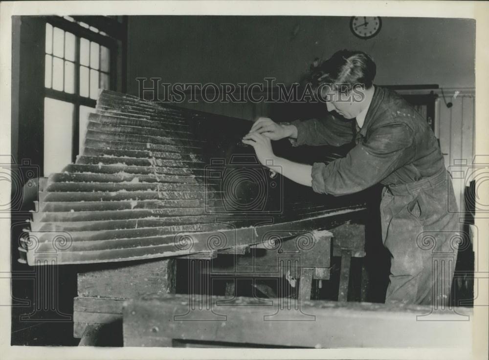 1957 Press Photo British Shipbuilding Research Assoc., using models in testing t - Historic Images