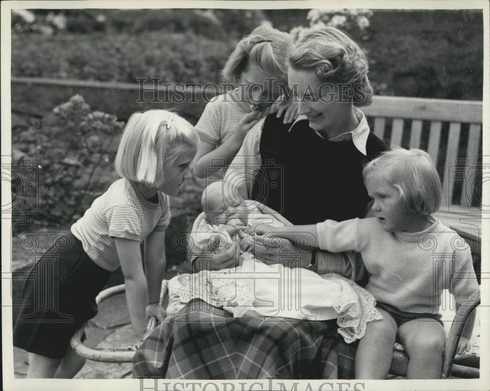 1953 Press Photo Lady Victoria Caroline Julia First Son Duke Northumberland - Historic Images